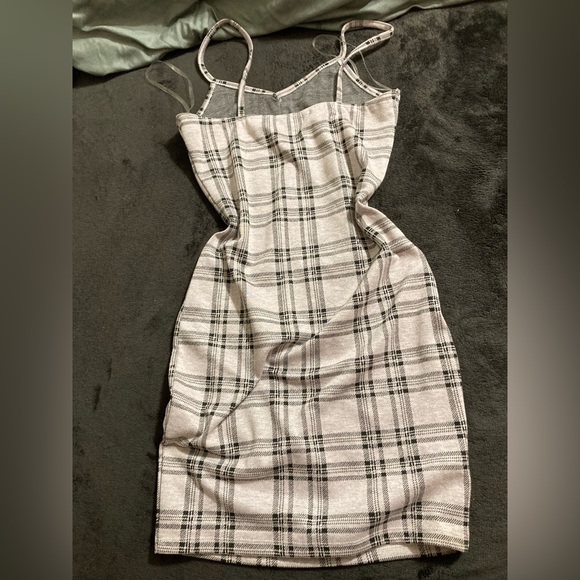 black and white dress - Picture 2 of 3